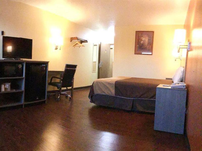 Rodeway Inn Moriarty エクステリア 写真